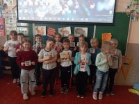 Photo 5317047776351219968 Y