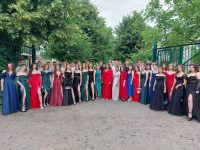 Photo 5408838554680947150 Y