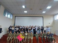 Photo 5444883758474984619 Y