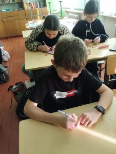 Photo 5258459990031274515 Y