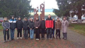 Photo 5260349560893148729 Y