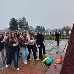 Photo 5262708318277405907 Y