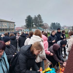 Photo 5262708318277405908 Y