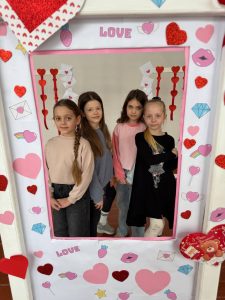 Photo 5231432606946104622 Y