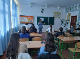 Photo 5366116592300791209 Y