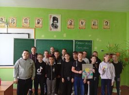 Photo 5388937050624563375 Y