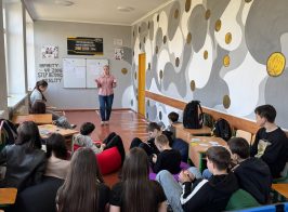 Photo 5407041987044644779 Y